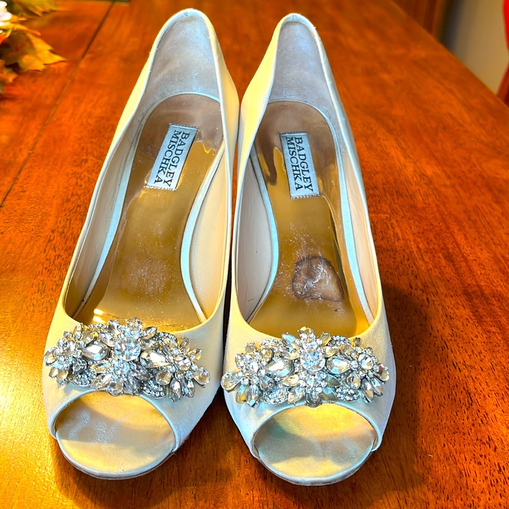 Badgley Mischka Dara Peep Toe Wedge Great Bridal Shoe!